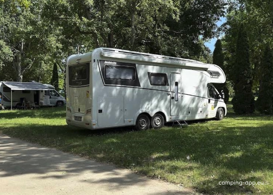 Gran Camping — Campingplads in Esztergom