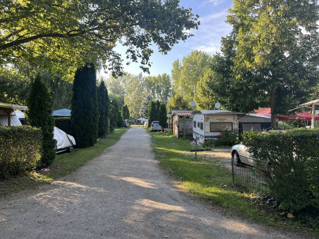 Sá-Ra Termál Kemping — Sítio de acampamento in Hegykö