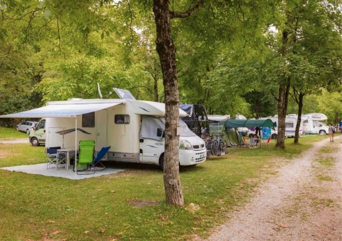 Campeggio Lago di Tenno — Campingplats in Tenno