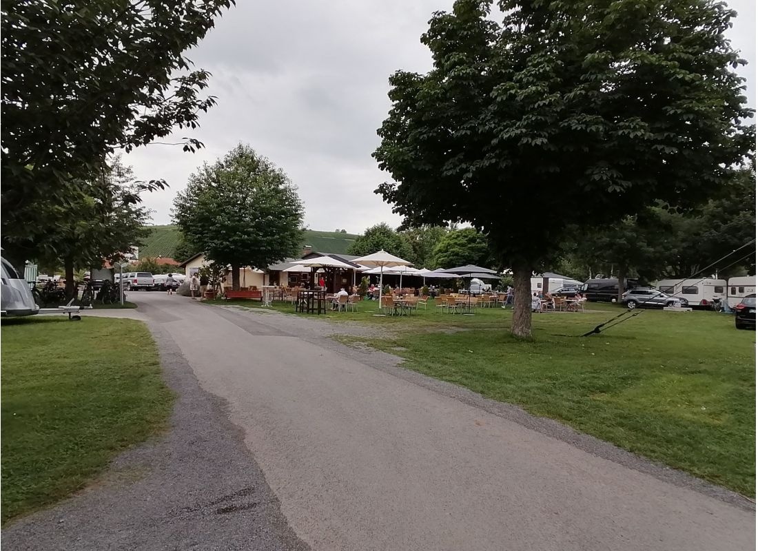Campingplatz Escherndorf — Kamp yeri in Volkach