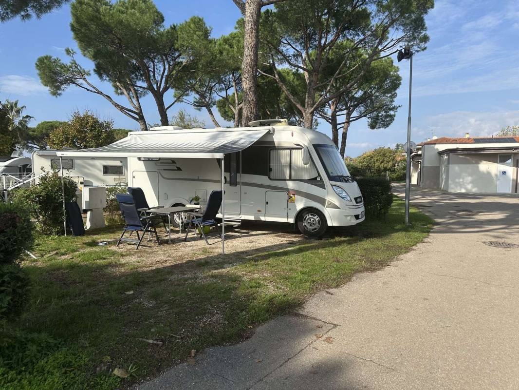 Camping Laszise Campeggio Comunale — Campingplatz in Lazise