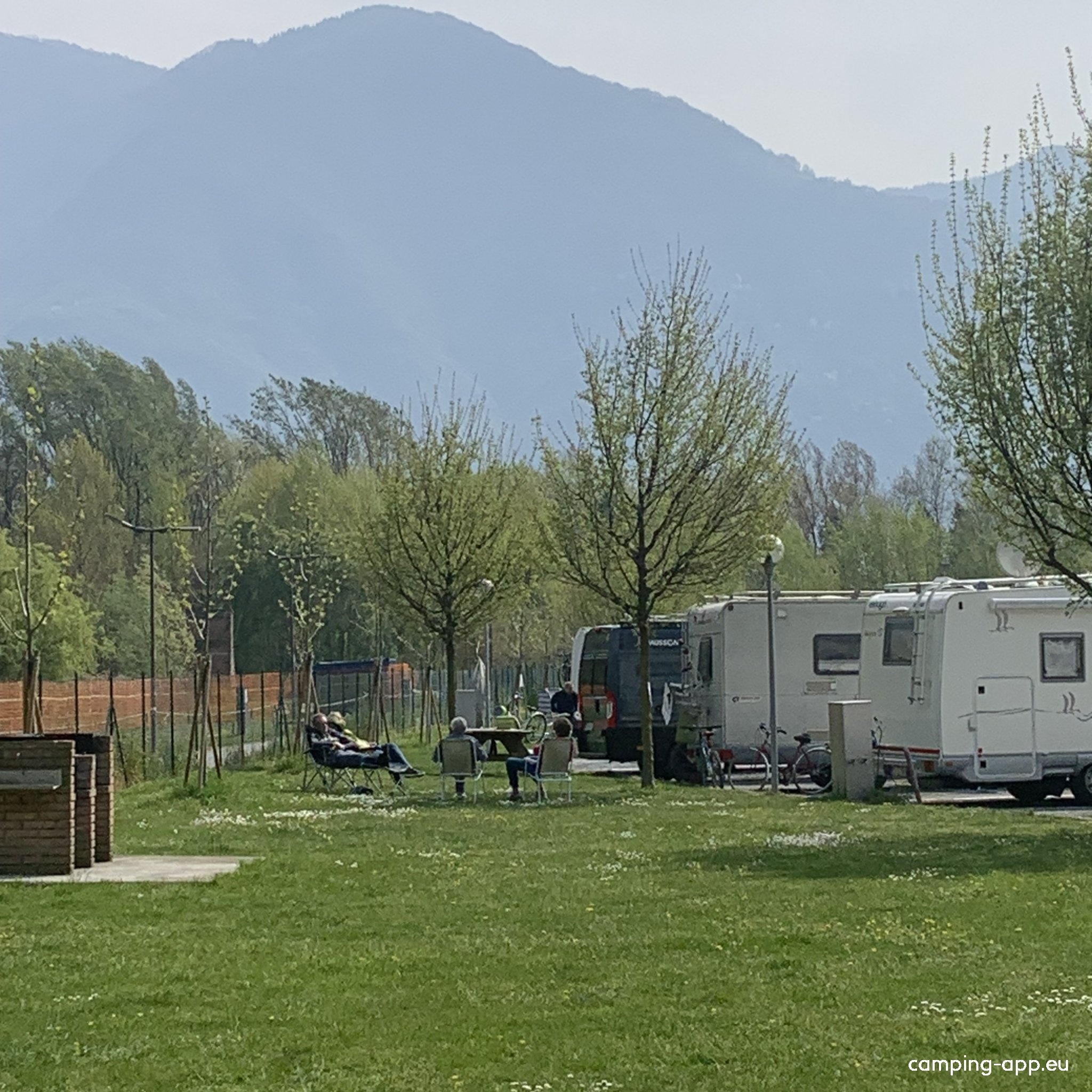 Costa Volpino / Lago d'Iseo (areacamper) — Bobilplass in Costa Volpino
