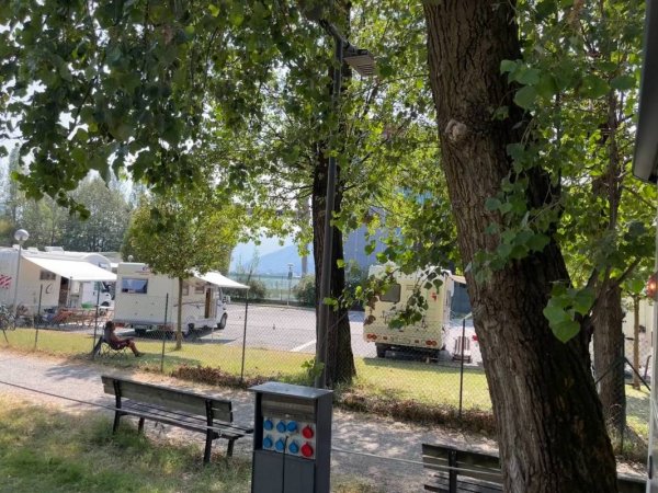 Costa Volpino / Lago d'Iseo (areacamper) — Foto 2