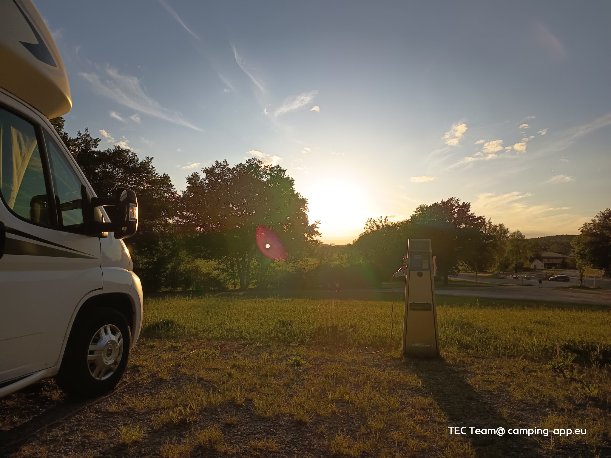 Wohnmobilstellplatz am Waldstrandbad — Місце для кемперів in Windsbach