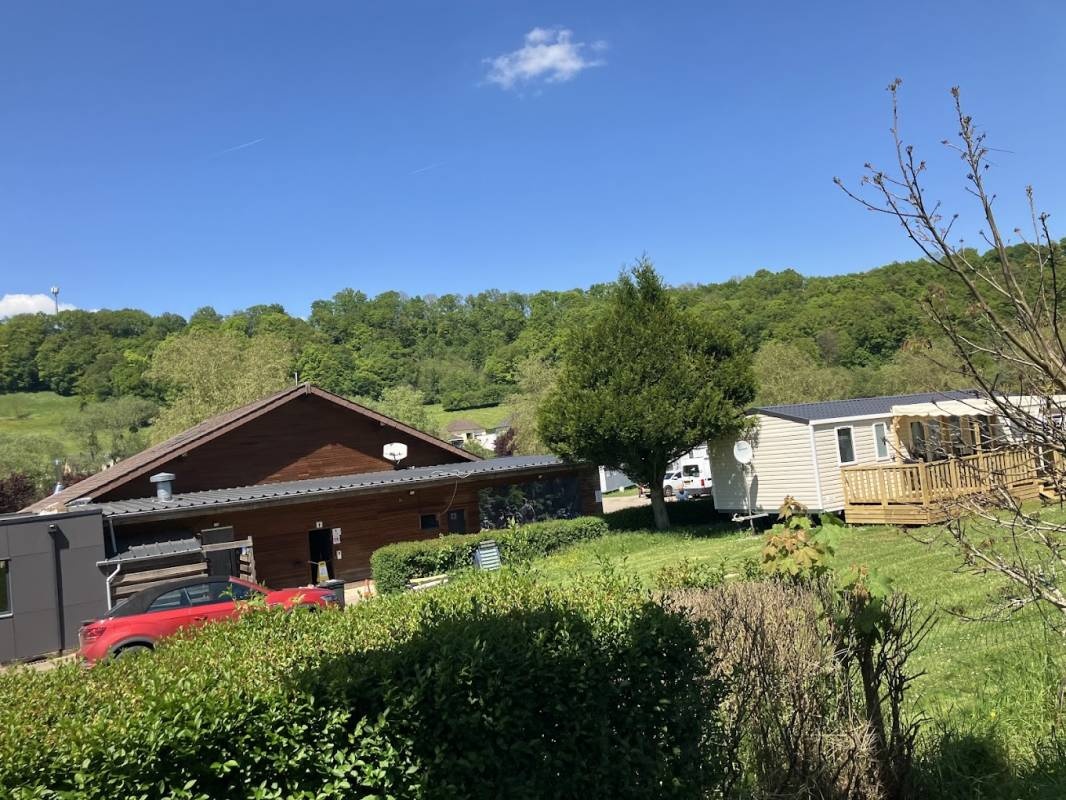 Camping op der Sauer — Camping Site in Dikrech