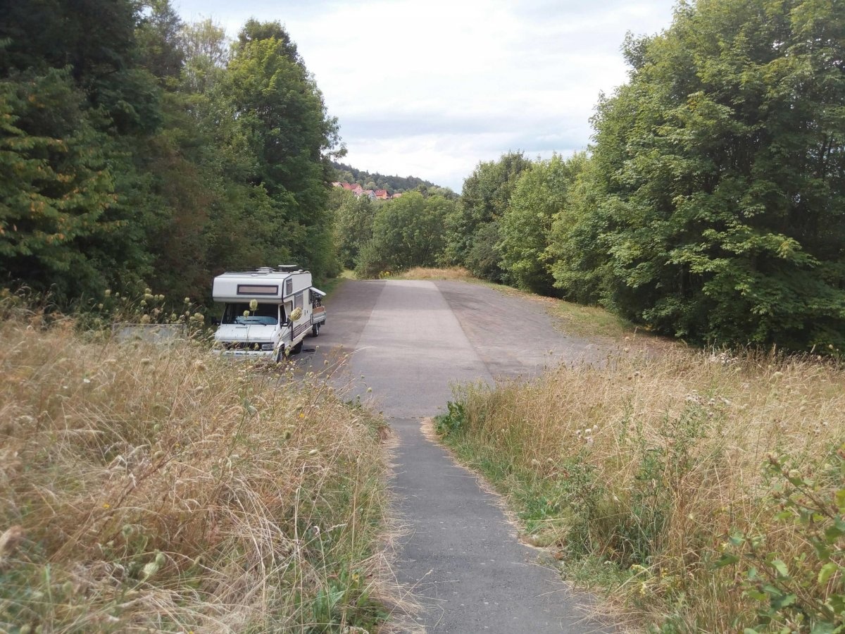 Stellplatz Rohrer Stirn — Bobilplass in Meiningen