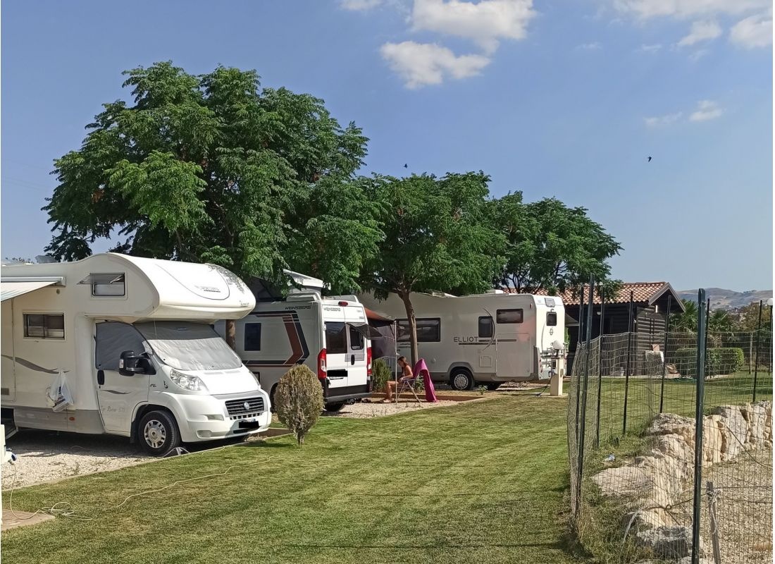 Agriturismo Paparanza — Sp. parking dla kamperów in Vaguarnera Caropepe .Enna