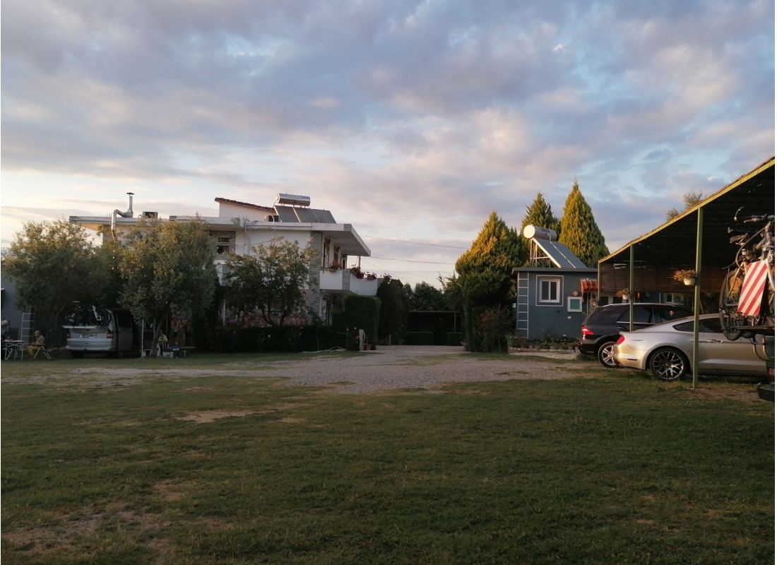 Berat Caravan Camping — Campingplass in Ura Vajgurore