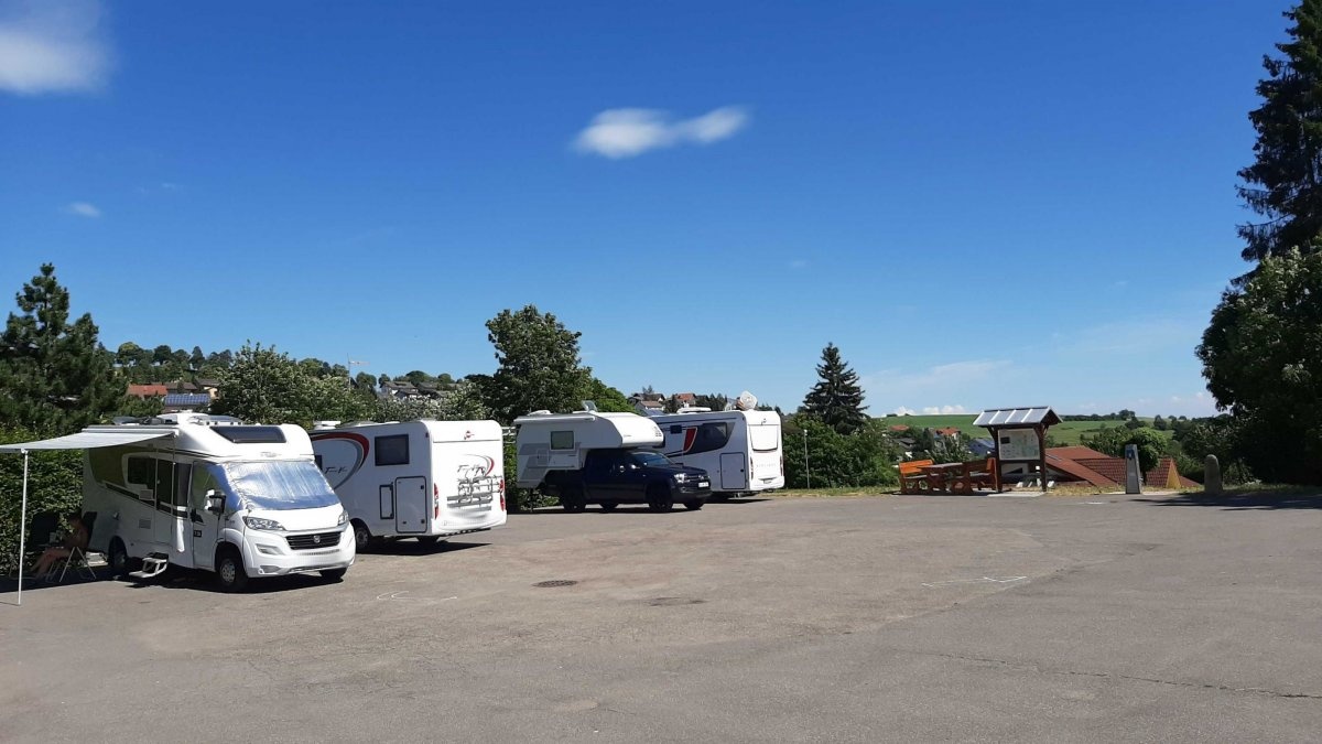 Stellplatz am Freibad — Camperplaats in Bonndorf im Schwarzwald