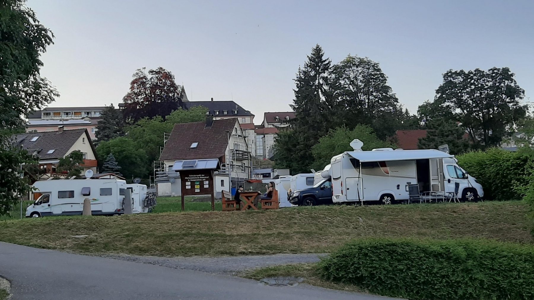 Stellplatz am Freibad — Sp. parking dla kamperów in Bonndorf im Schwarzwald