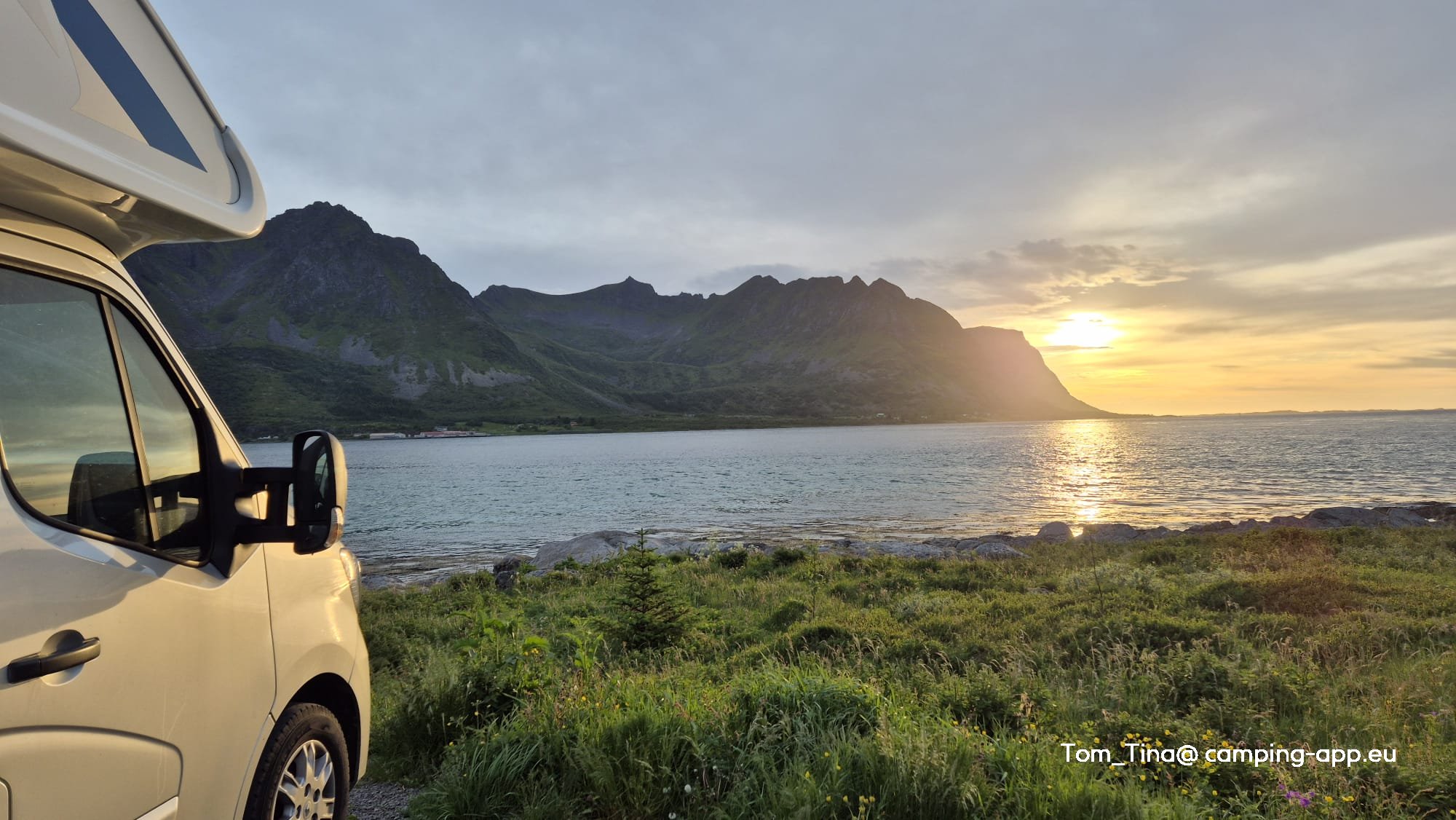 Rystad Lofoten Camping — Area da campeggio in Kleppstad