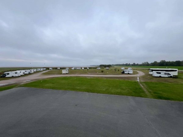 Wohnmobilhafen an der Ostdüne — Fotoğraf 5