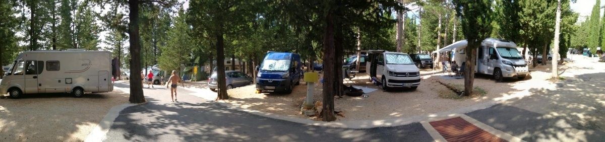 Autocamp Plantaza — 露营地 in Starigrad