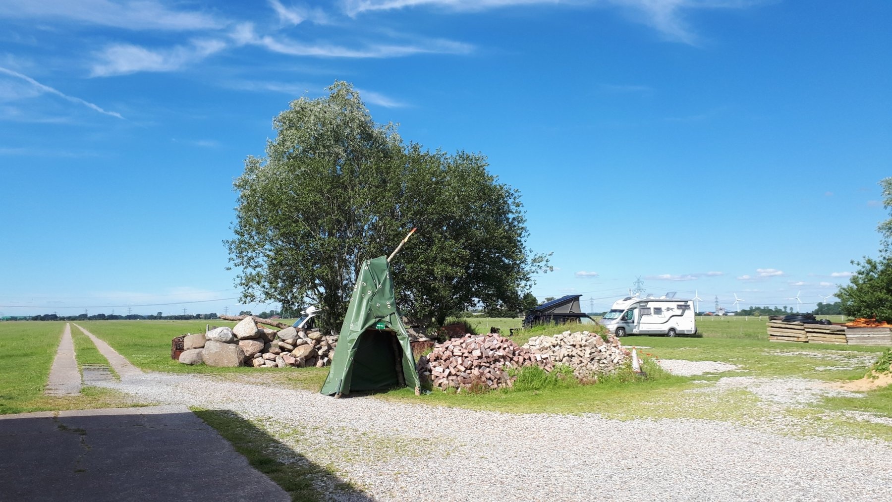 Stellplatz Familie Hink — Area Autocaravanas in Brokdorf