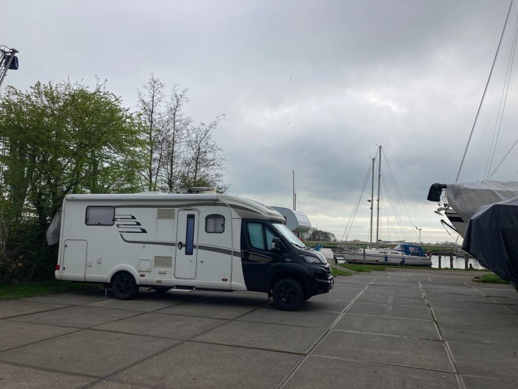 Jachthaven Bouwsma — Aire camping car in Workum