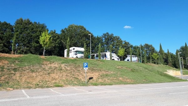 Stellplatz Monteriggioni — Sp. parking dla kamperów in Monteriggioni