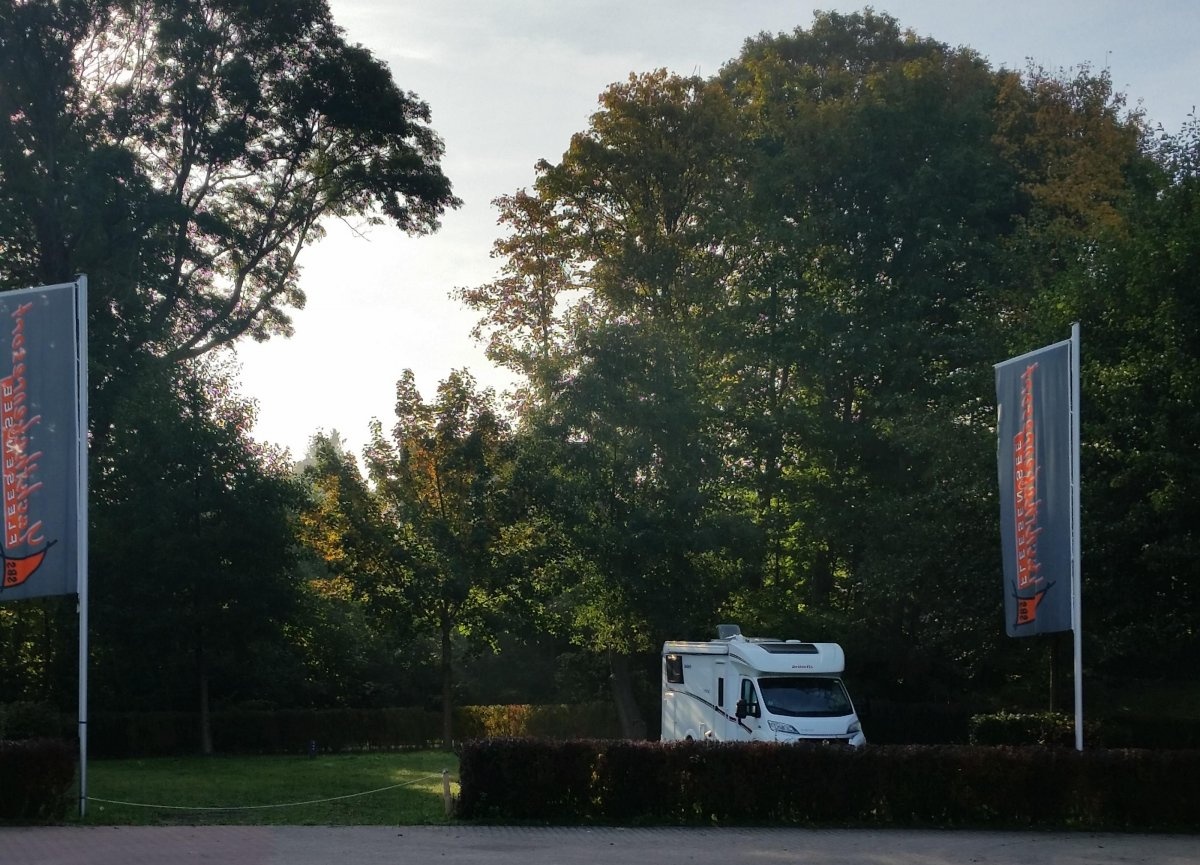 SBS Yachthafenresort — 露营车营地 in Untergöhren