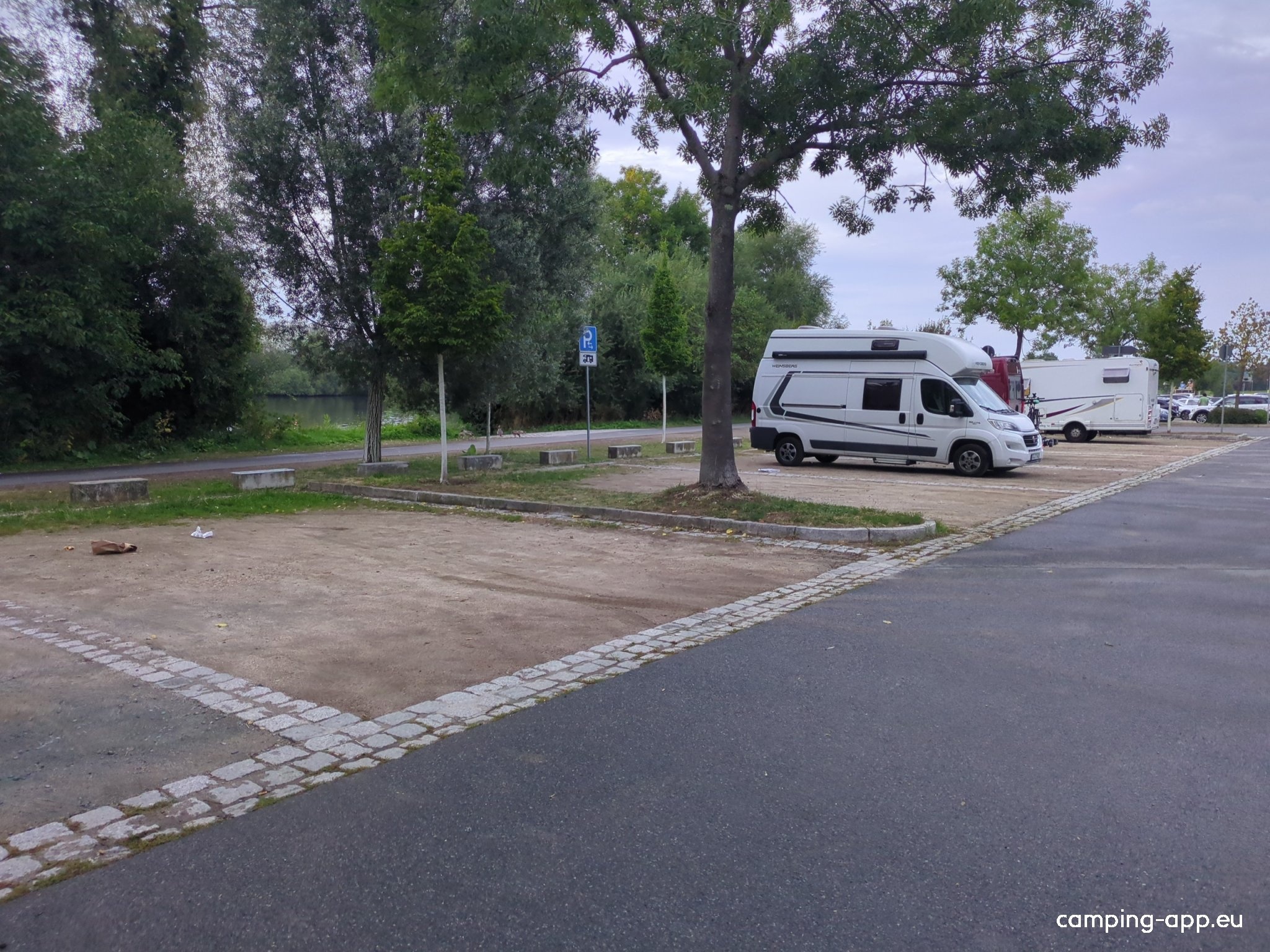 Mainufer Rüsselsheim — Övernattningsparkering in Rüsselsheim am Main