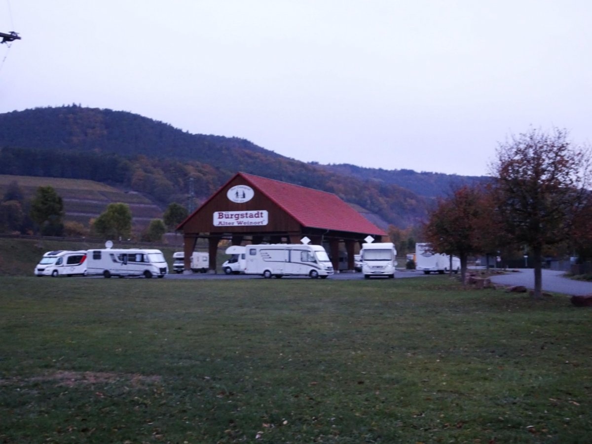 Stellplatz Winzerfestplatz — Bobilplass in Bürgstadt