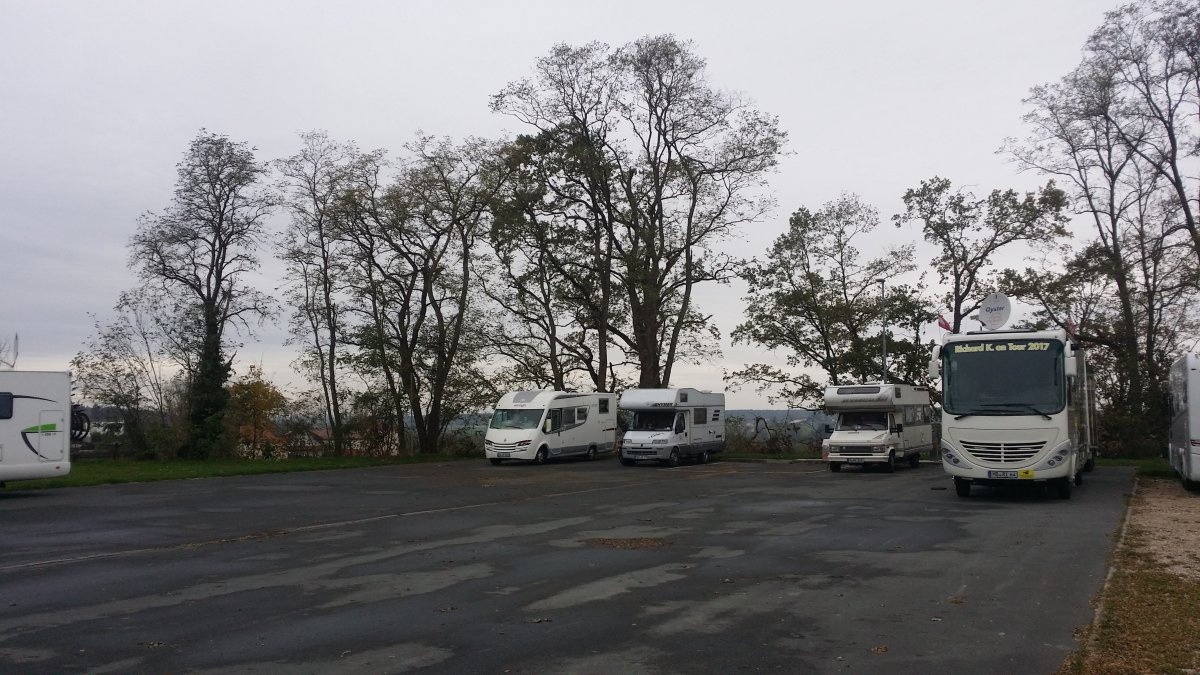 Stellplatz Am Höhbuck — Karavan Sitesi in Cadolzburg
