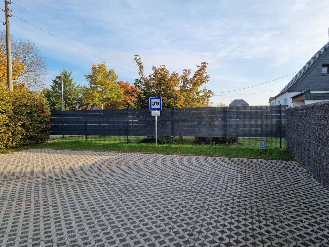Pension An den Linden — Karavan Sitesi in Sandersdorf-Brehna