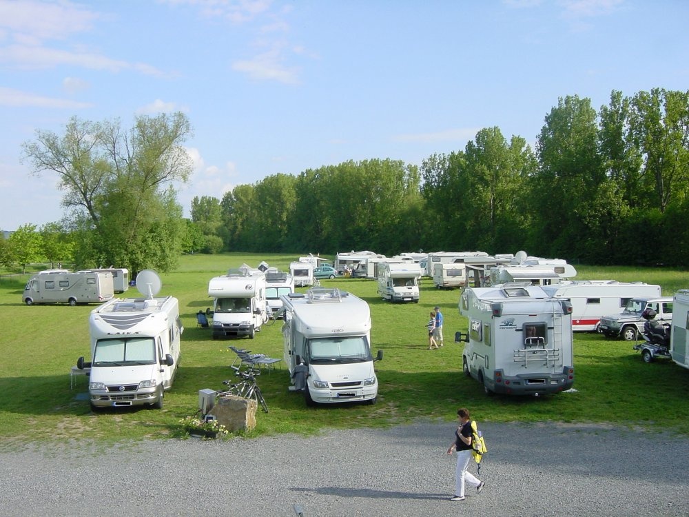Stellplatz beim Wassersportclub Eibelstadt — Campervan Site in Eibelstadt