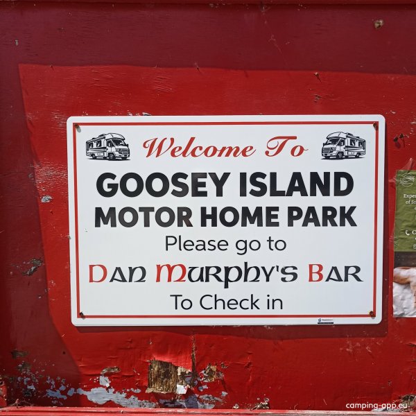 Goosey Island Motorhome Park — Photo 3