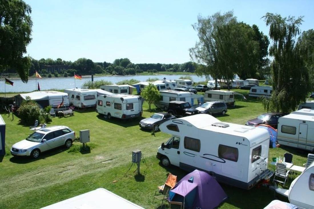 Rheincamping Meerbusch — Місце для кемпінгу in Meerbusch Langst-Kierst