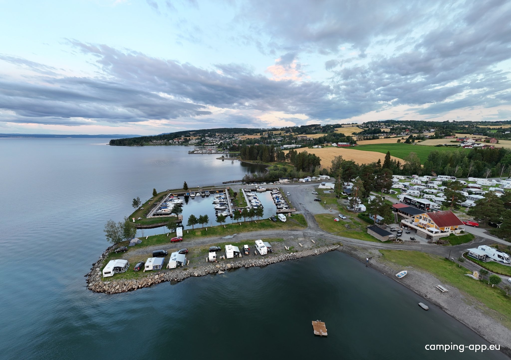 Hekshusstranda Camping — Campingplass in Kapp
