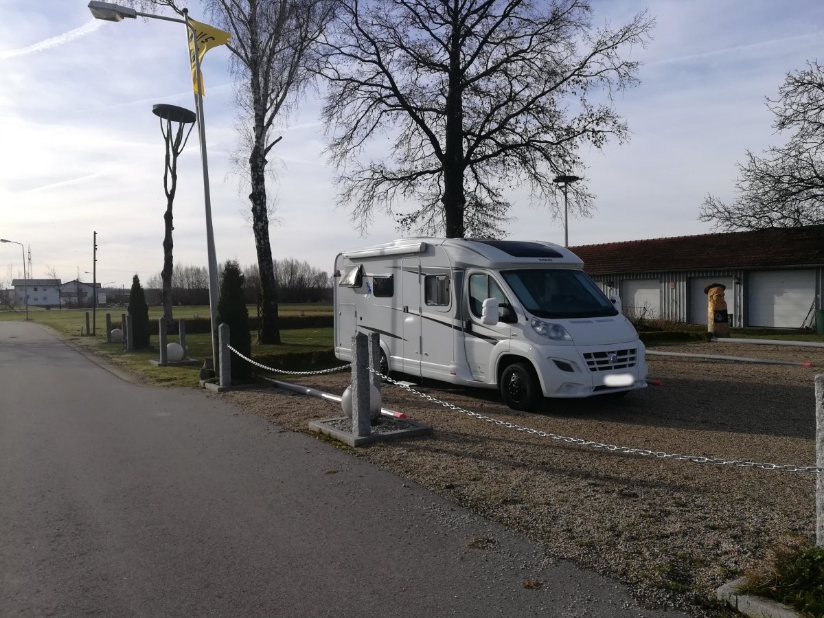Stellplatz am Haus Anja — Aire camping car in Deggendorf