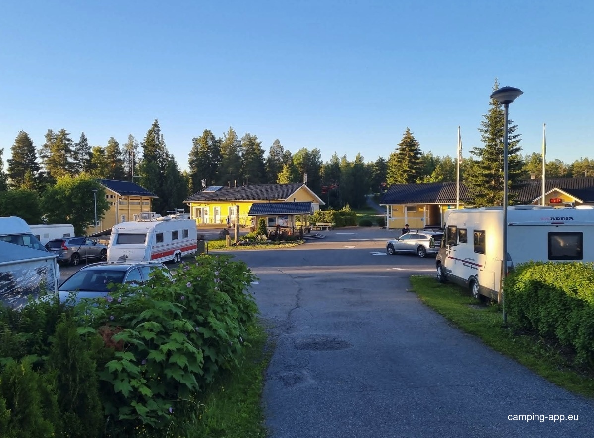 Kalliojärven Lukkuhaka (SF-Caravan) — Kemping in Orismala