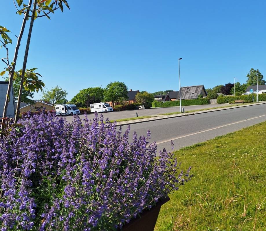Parking lot outside bowling hall — Campervan Site in Brønderslev