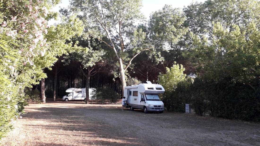 Camper Stop Area Serignano — Sp. parking dla kamperów in Castiglione della Pescaia