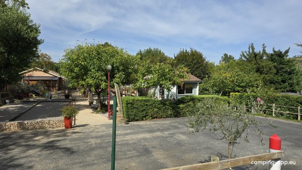 Camping St. Martin de Pris *** — Photo 3