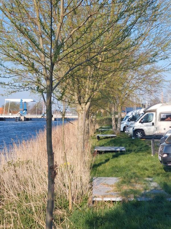 Jachthaven De Vrijheid — Bobilplass in Warns