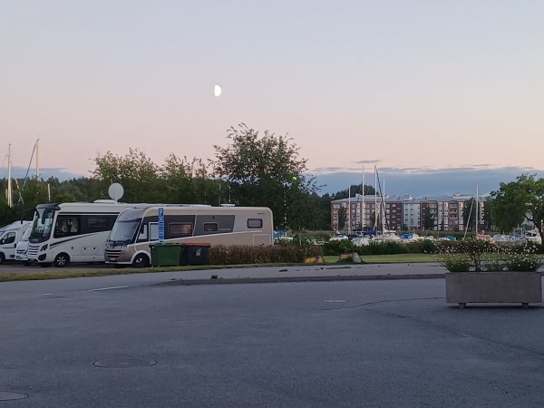 Parkplatz Wohnmobile — Photo 2