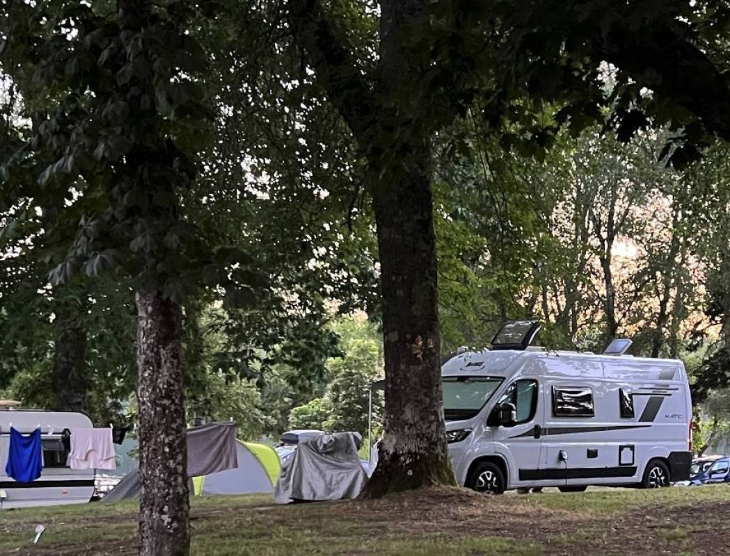 Camping Du Lac — Campingplads in Marcillac-la-Croisille