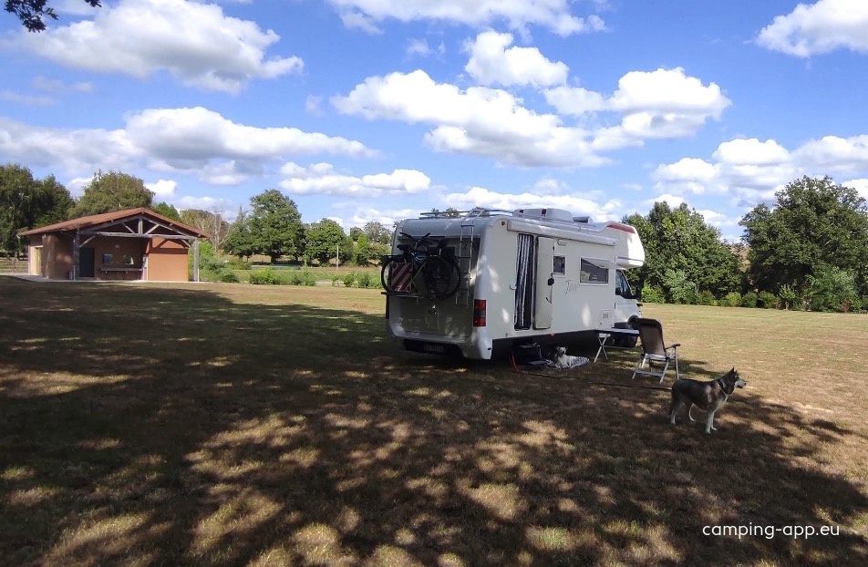 Camping Dompierre-les-Églises — Campervan Site in Dompierre-les-Églises