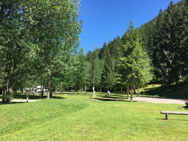 Area di sosta Al Plan — Sp. parking dla kamperów in Rabbi