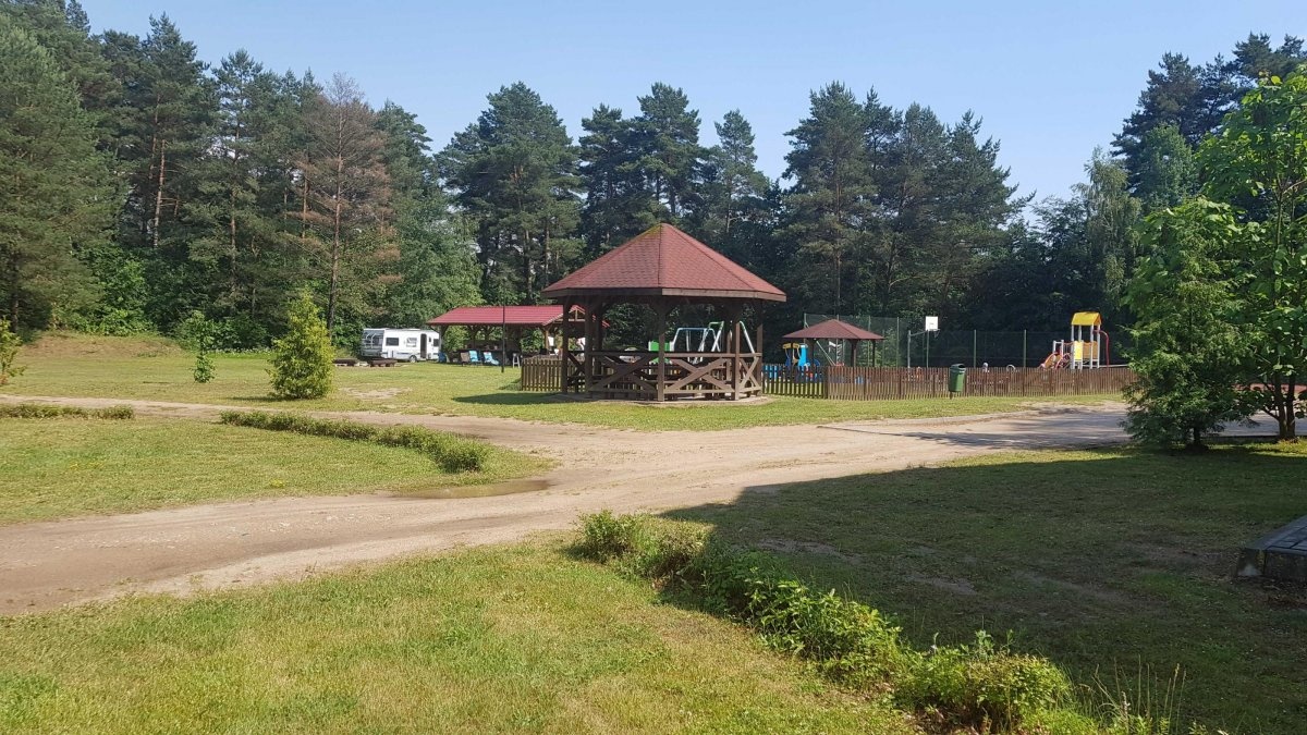 Kamping ŻUCZEK — Camperplads in Debrzno