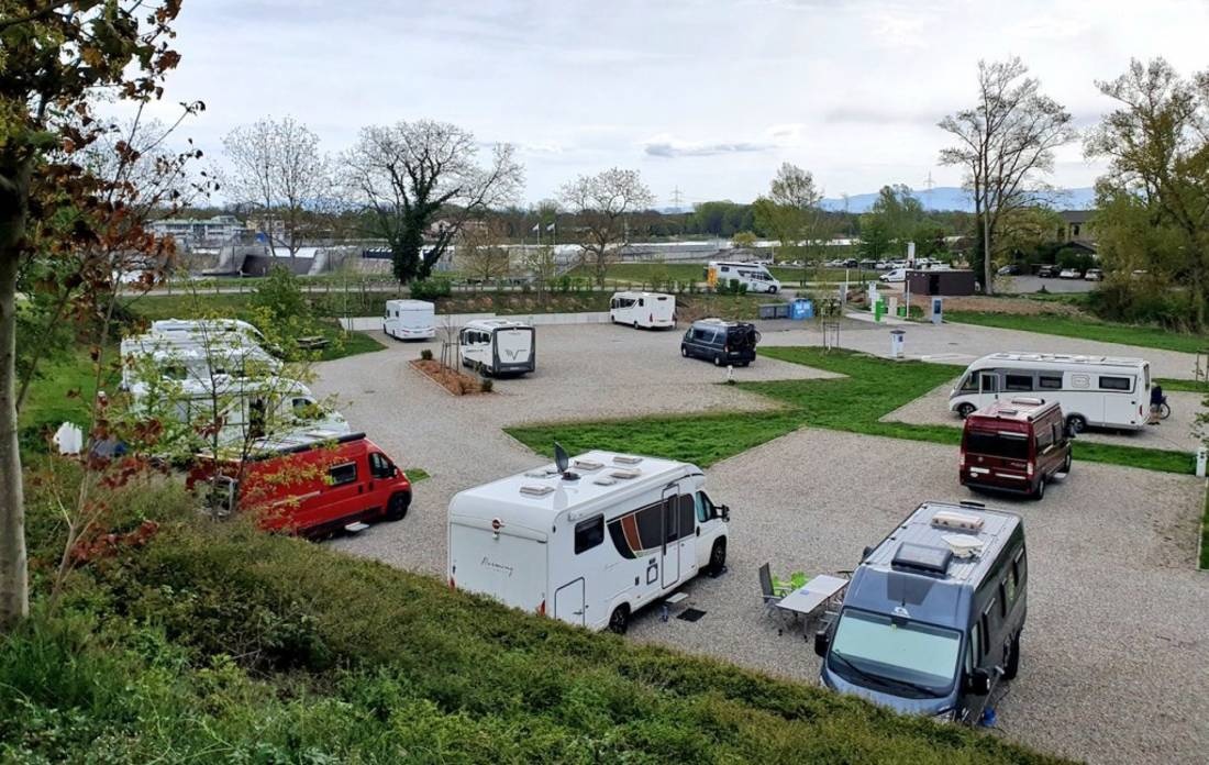 Aire de campingcar Park Vogelgrun — Місце для кемперів in Vogelgrun
