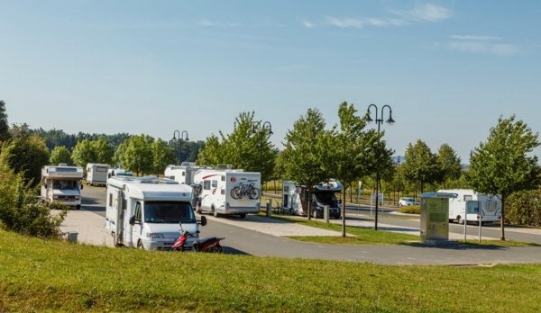 Stellplatz an der Lohengrin Therme — 露营车营地 in Bayreuth