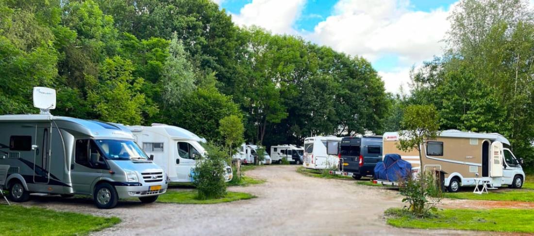 Camperplaats Maascamp — Stellplatz in Gennep