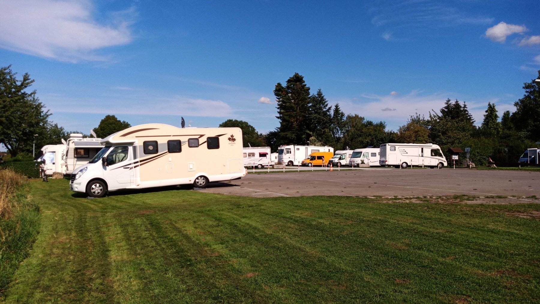 Stellplatz am Floßplatz Höxter — Karavan Sitesi in Höxter