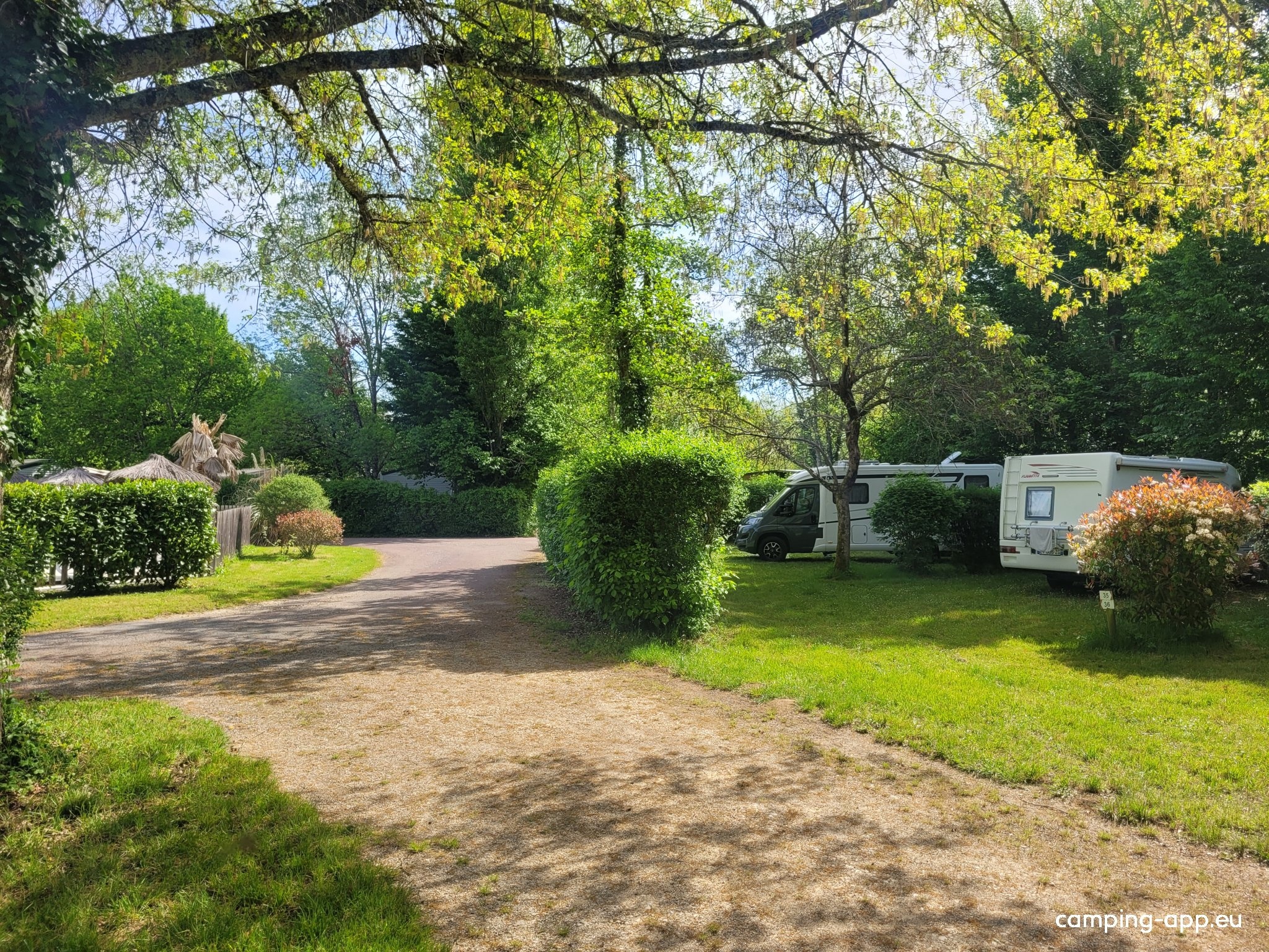 Camping Peyrelevade — Camping in Brantôme en Périgord