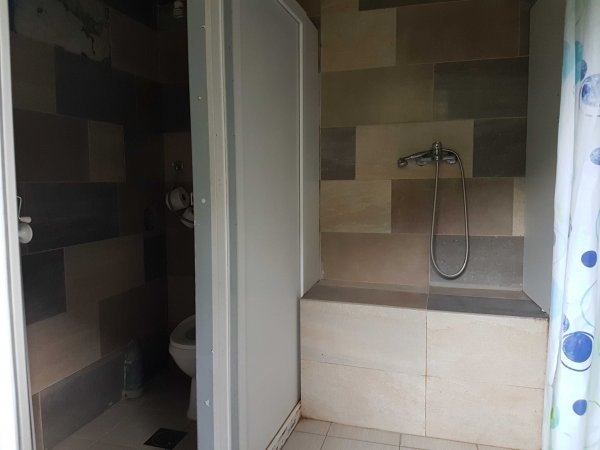 Auto Camp Izvor — Kamp yeri in Donje Mrke