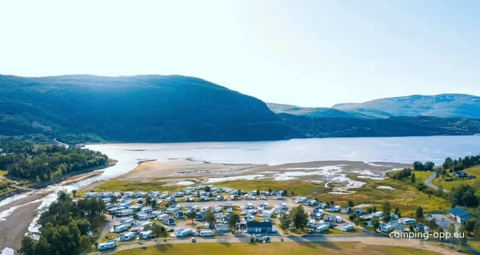 Misvær Camping — Area da campeggio in Misvær