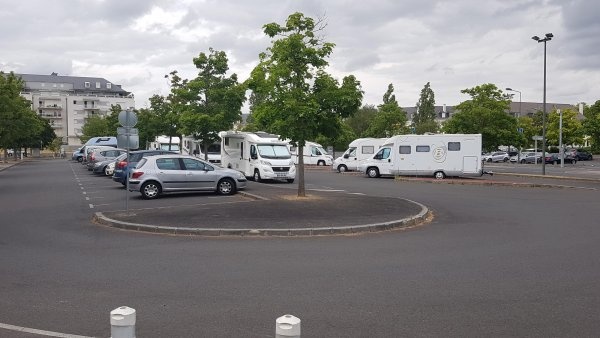 Stellplatz Tours — Campervan Site in Tours