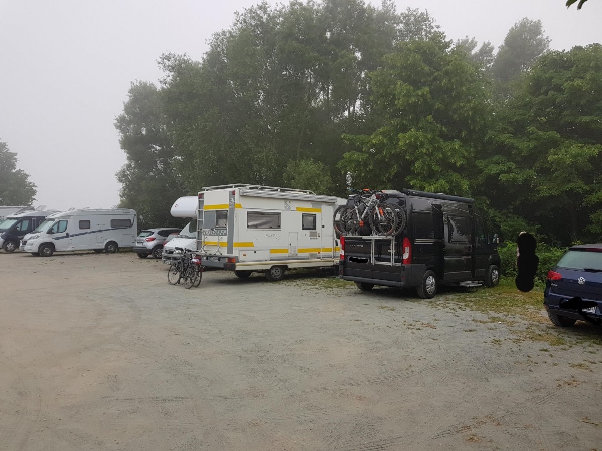 Stellplatz Am Hafen (Hafenstraße) — Noční parkování in Wustrow
