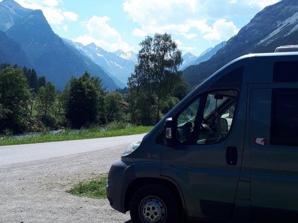 Zentralalpen Stellplatz Trins — Camperplads in Trins